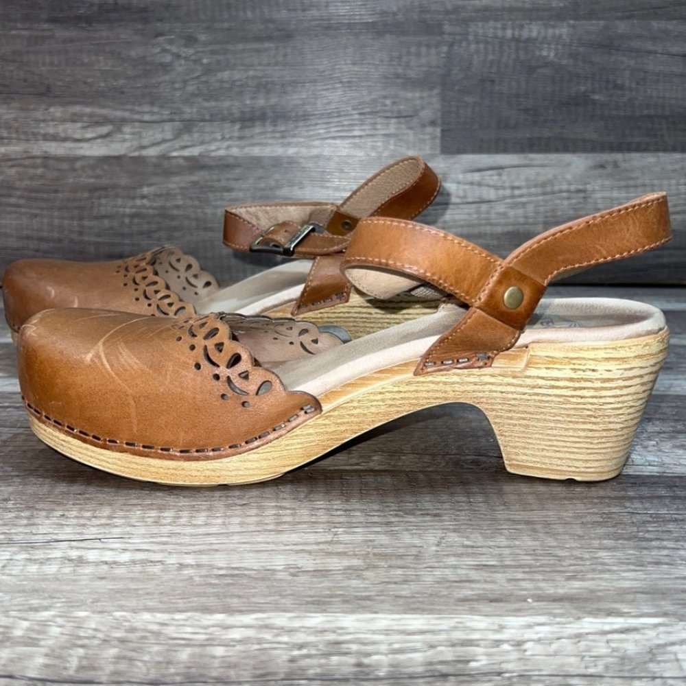 Dansko Marta Mary Jane Clogs size 38